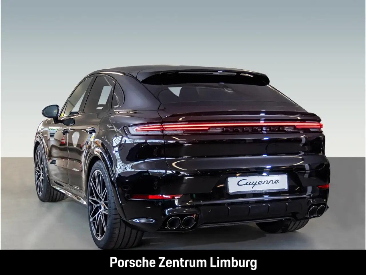 Porsche Cayenne S E-Hybrid Coupe Black Edition InnoDrive 10