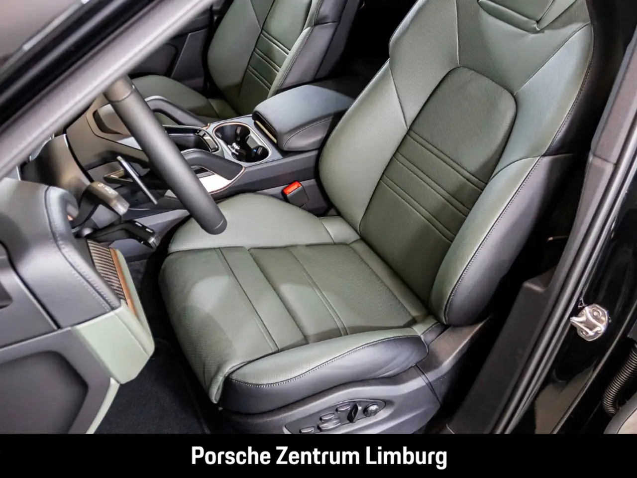 Porsche Cayenne S E-Hybrid Coupe Black Edition InnoDrive 12