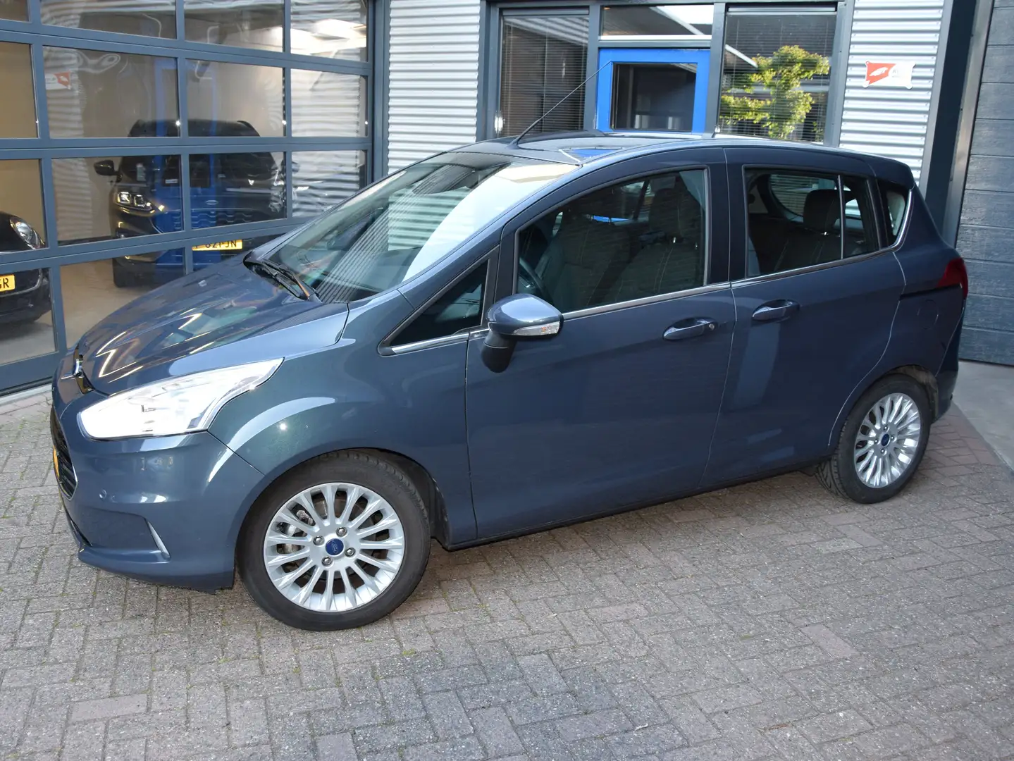 Ford B-Max 1.0 EcoB. Titanium Gris - 2