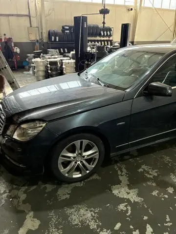 Mercedes-Benz E 300 *BESCHÄDIGT*UNFALL*