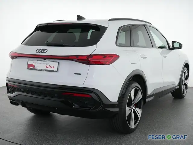 Audi Q5 view 2