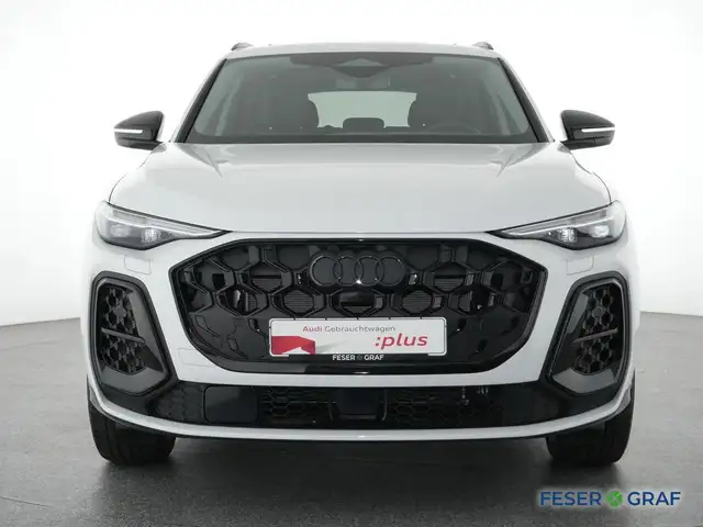 Audi Q5 view 12