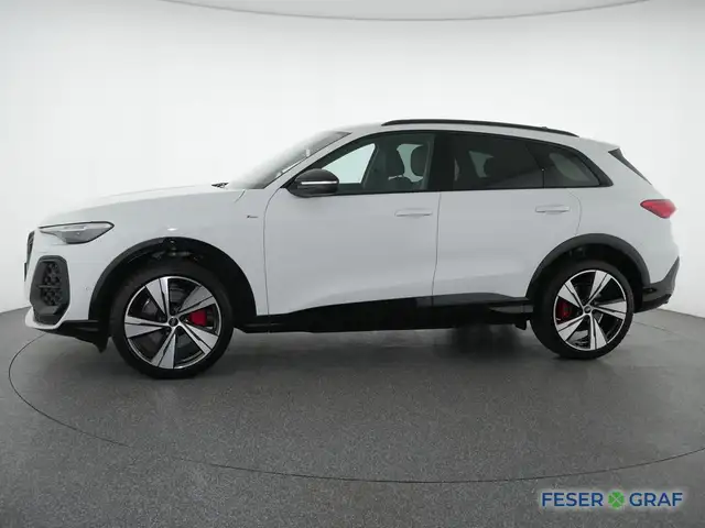 Audi Q5 view 14
