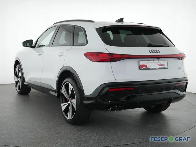 Audi Q5 view 13
