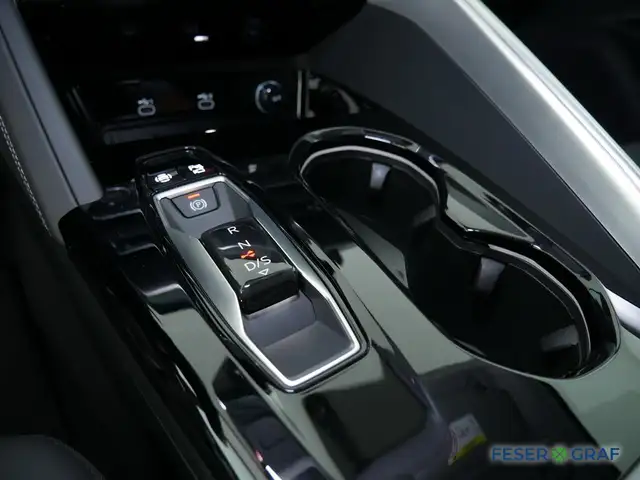 Audi Q5 view 9