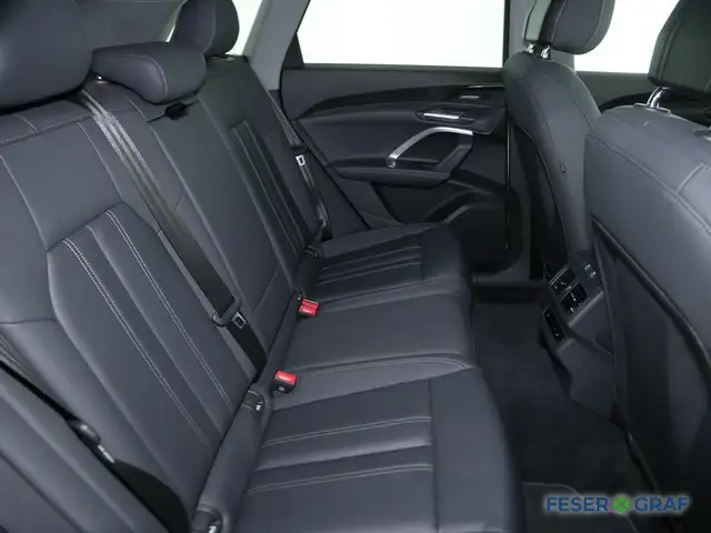 Audi Q5 view 6