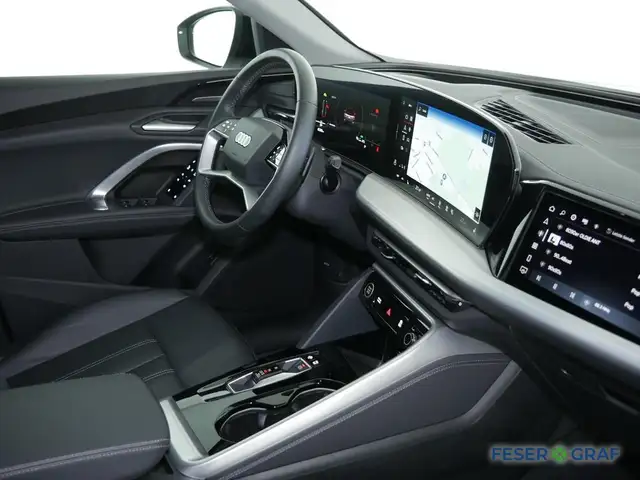 Audi Q5 view 3