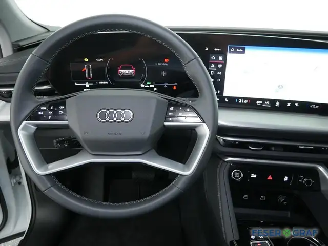 Audi Q5 view 11