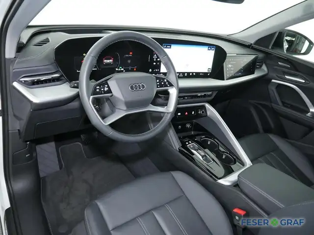 Audi Q5 view 8