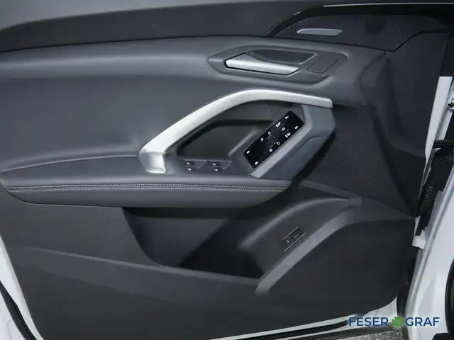 Audi Q5 view 7