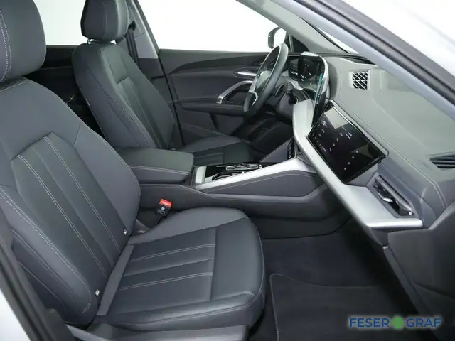 Audi Q5 view 4