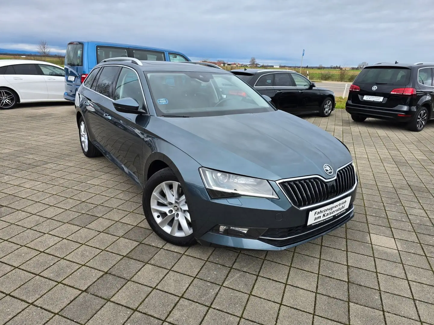 Skoda Superb Combi DSG ACC AHK NAVI KAMERA PANORAMA Gris - 2