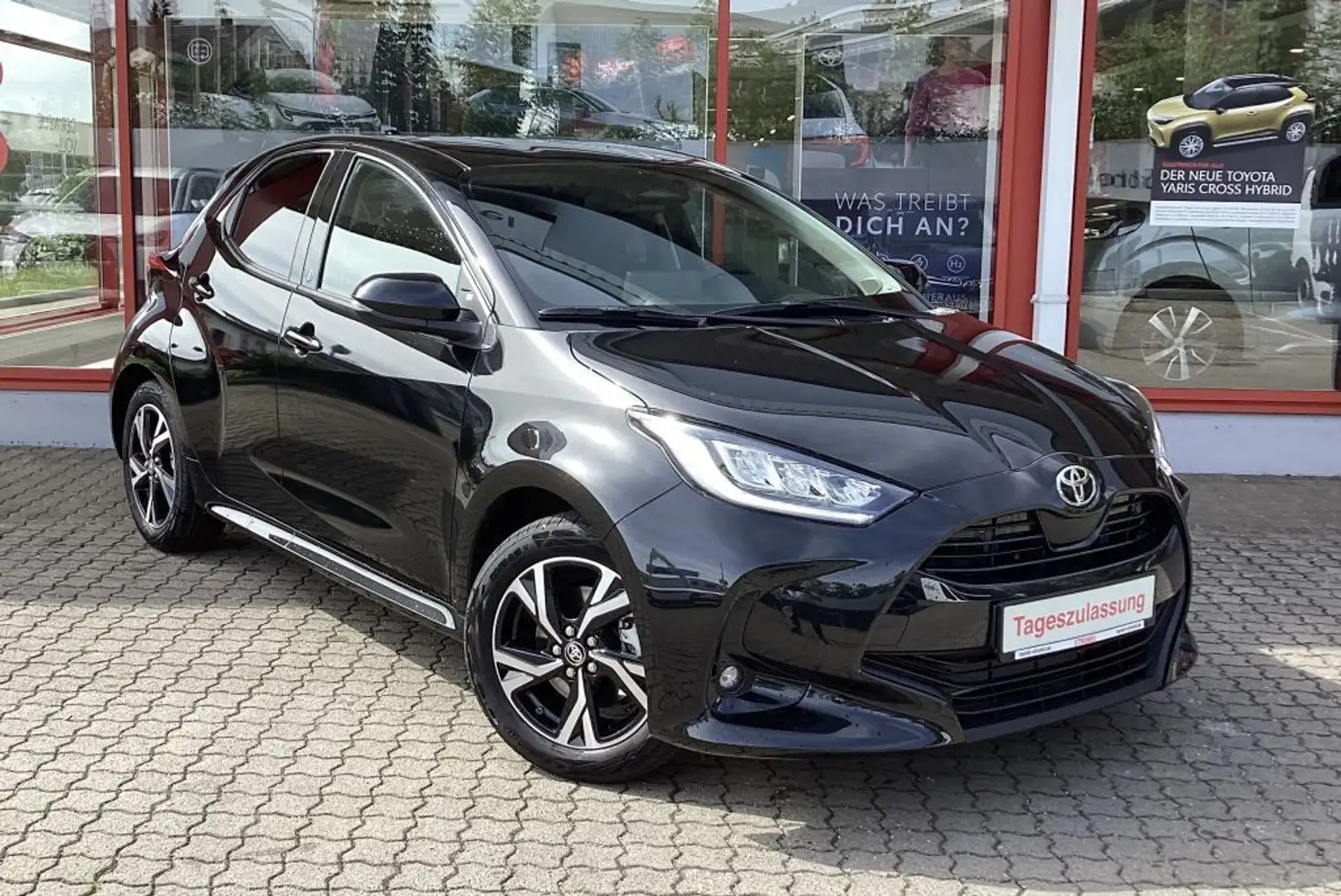 Toyota Yaris Hybrid 116 1.5 VVT-i Team D. mit safety Paket - 2