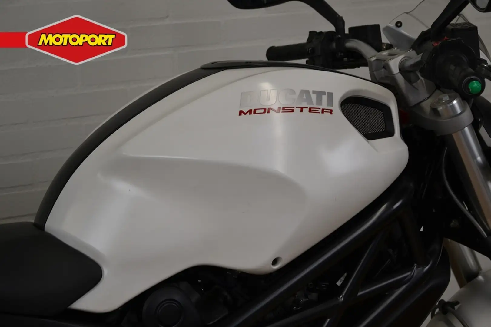 Ducati Monster 696 Weiß - 2