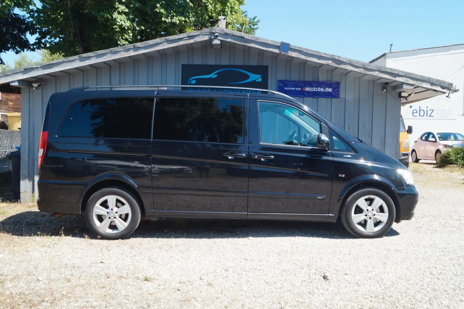 Mercedes-Benz Viano 3.0 CDI Trend Edition lang|Autom.|7-Sitzer Schwarz - 2