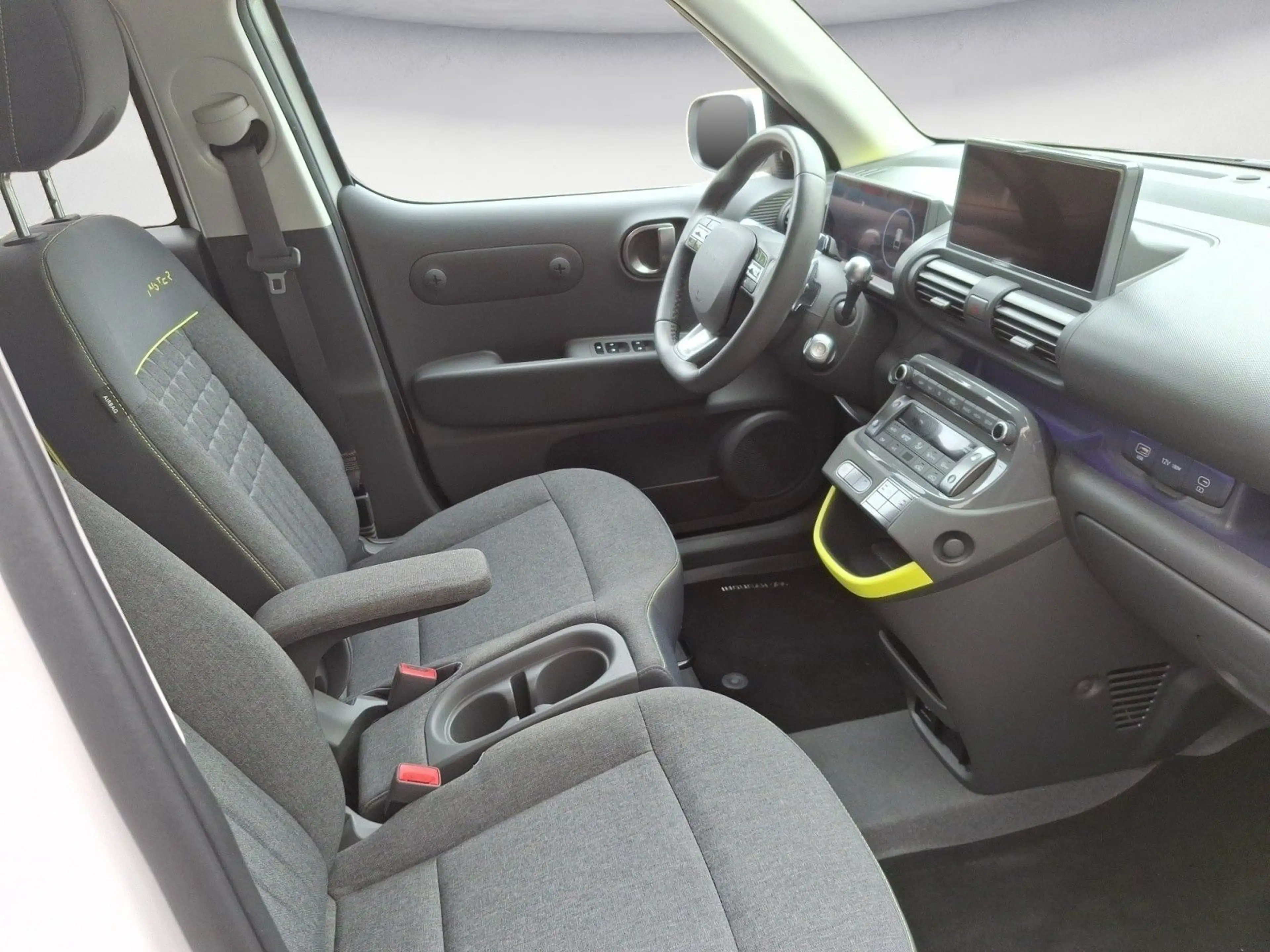 Hyundai Inster Inster h INSTER Cross Tempom.aktiv Bluetooth PDC — photo 14