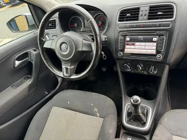 Volkswagen Polo view 2