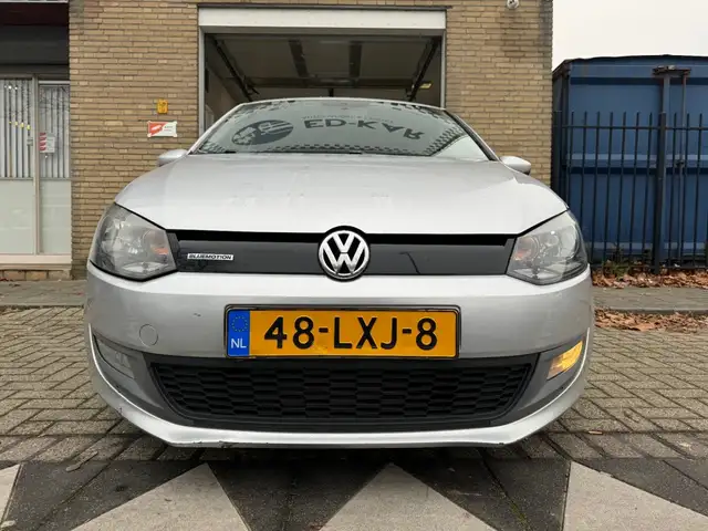 Volkswagen Polo view 4