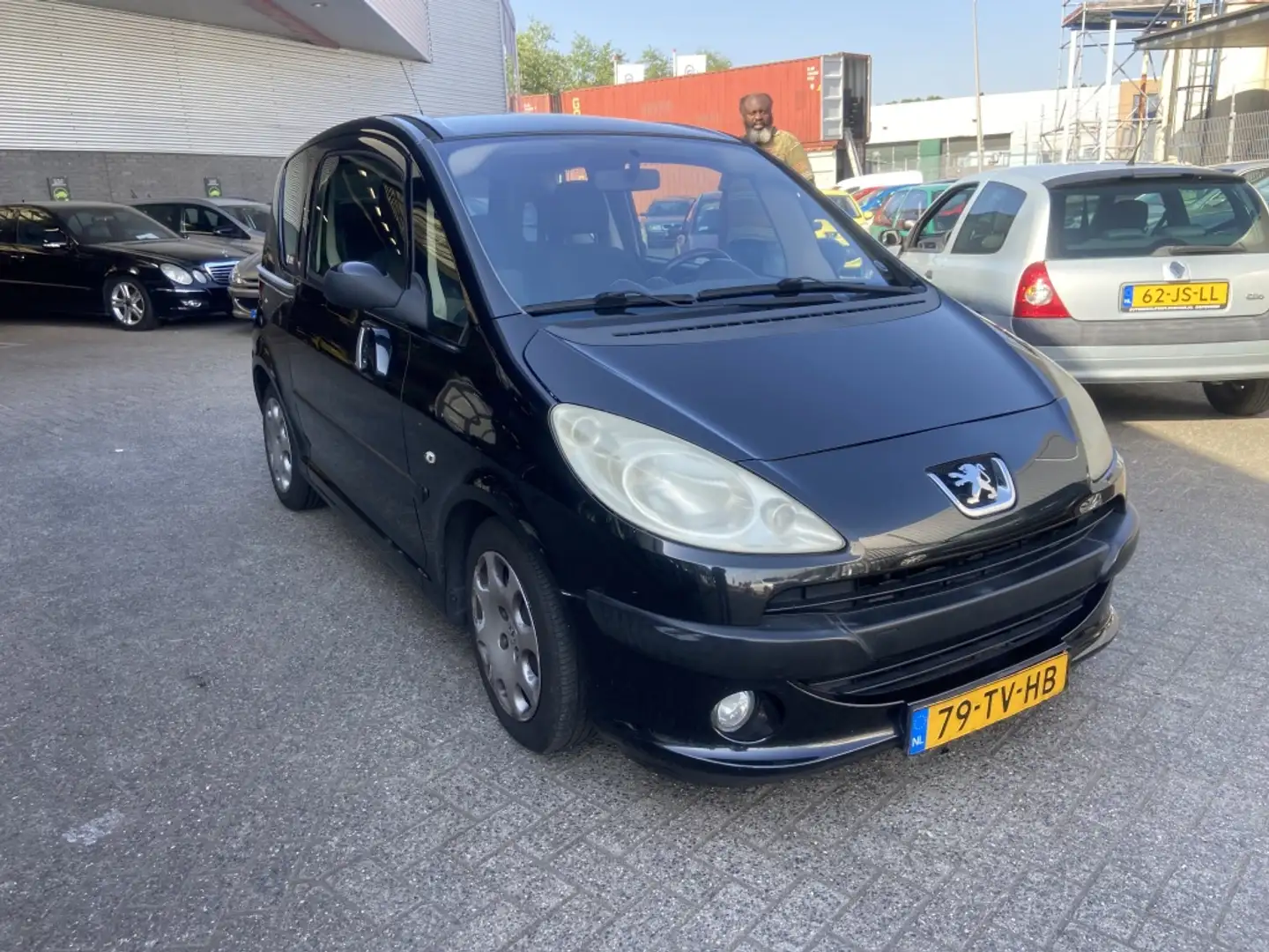 Peugeot 1007 1.4-16V Sesam Gentry Negru - 1