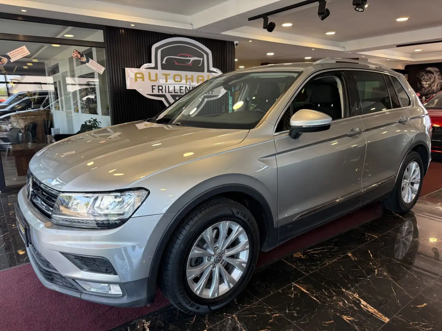 Volkswagen Tiguan 2,0 TDI DSG Comfortline BMT NAVI/LED/ Silber - 1