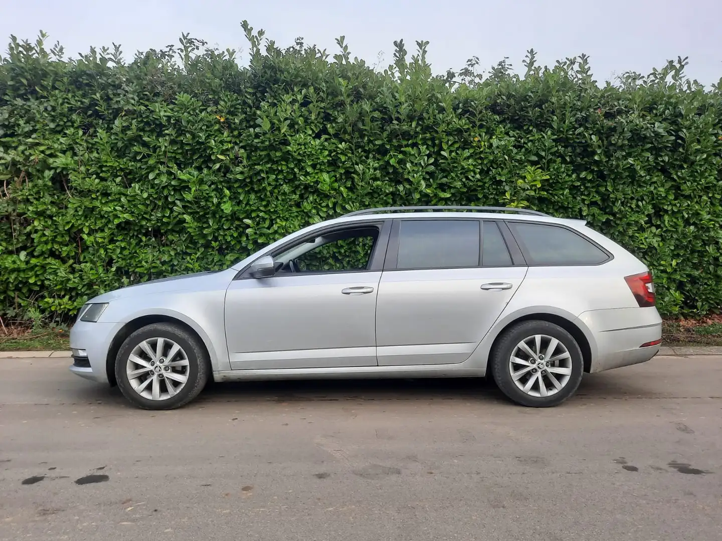 Skoda Octavia 1.6 TDi-DSG-🌍GPS-EURO 6✅️CT OK+CAR-PASS Grijs - 2