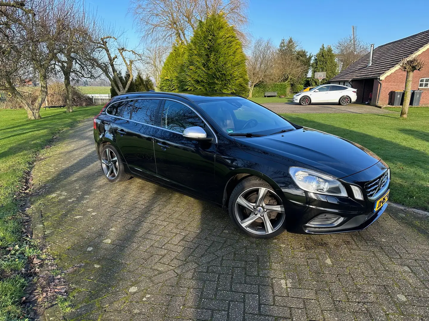 Volvo V60 V60+1.6+T3+R-Design Černá - 2