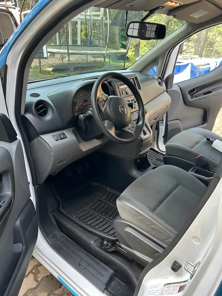 Nissan NV200 снимка Nissan NV200