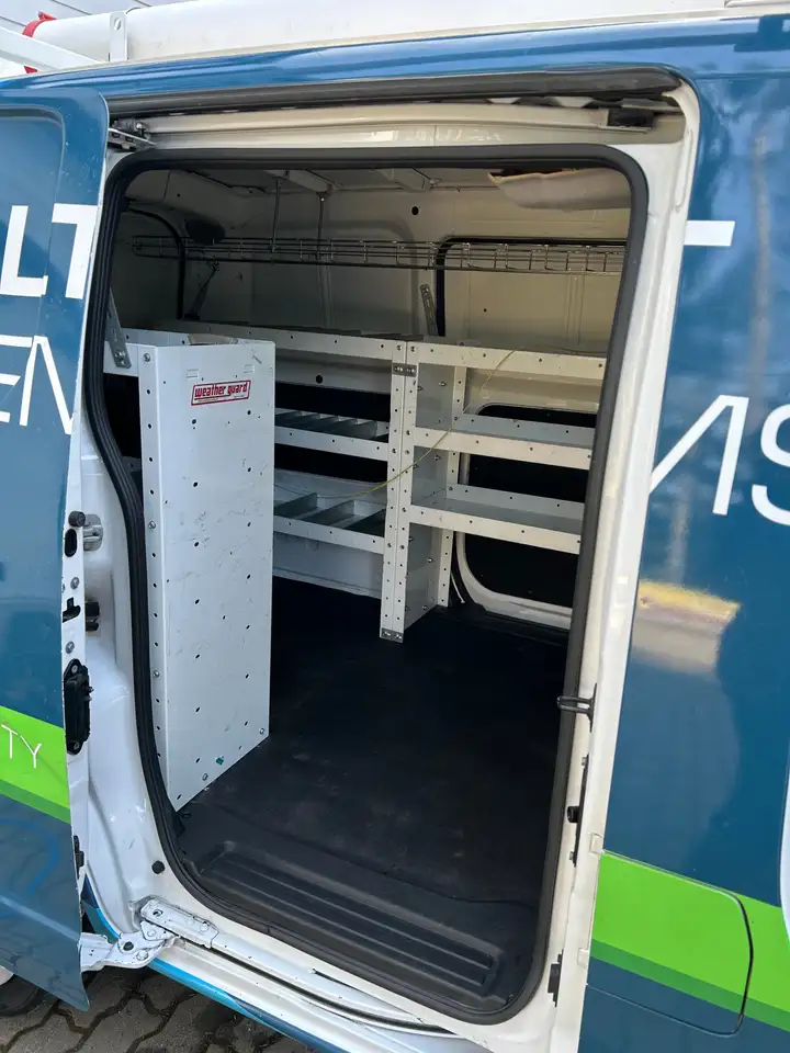 Nissan NV200 снимка Nissan NV200