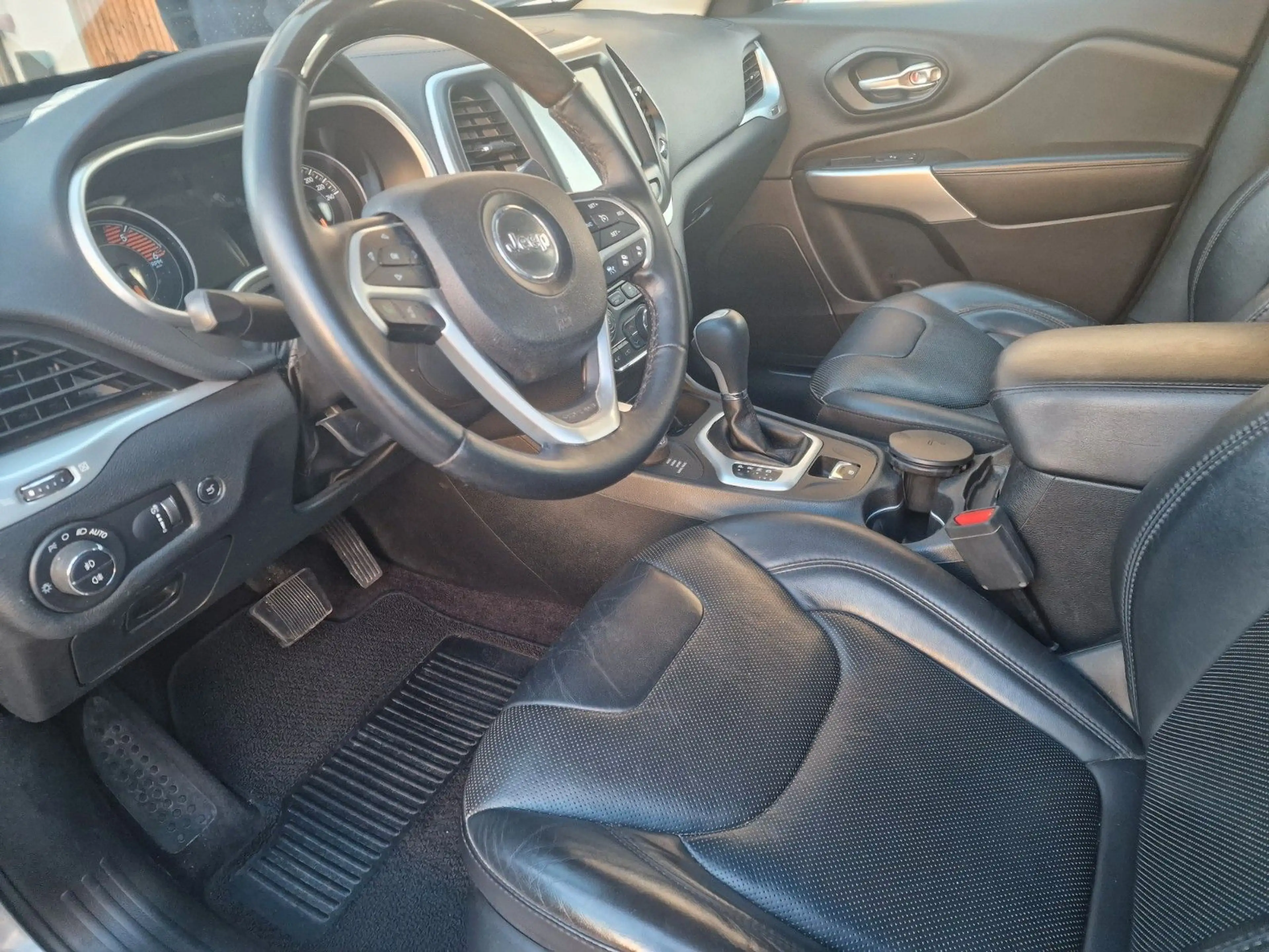 Jeep Cherokee 2.2 MultiJet 147 kW 4x4 Overland Autom. — photo 10
