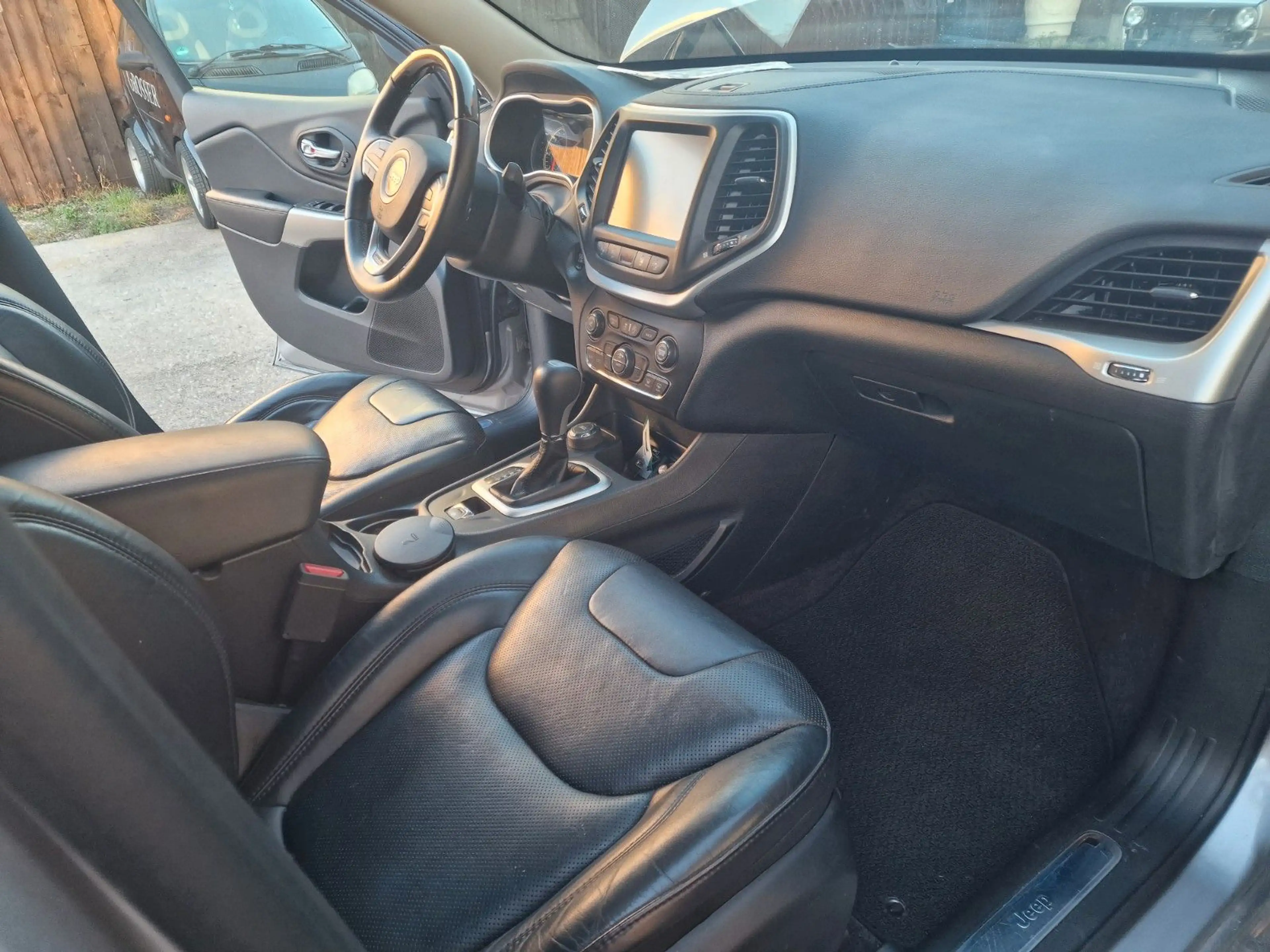 Jeep Cherokee 2.2 MultiJet 147 kW 4x4 Overland Autom. — photo 12