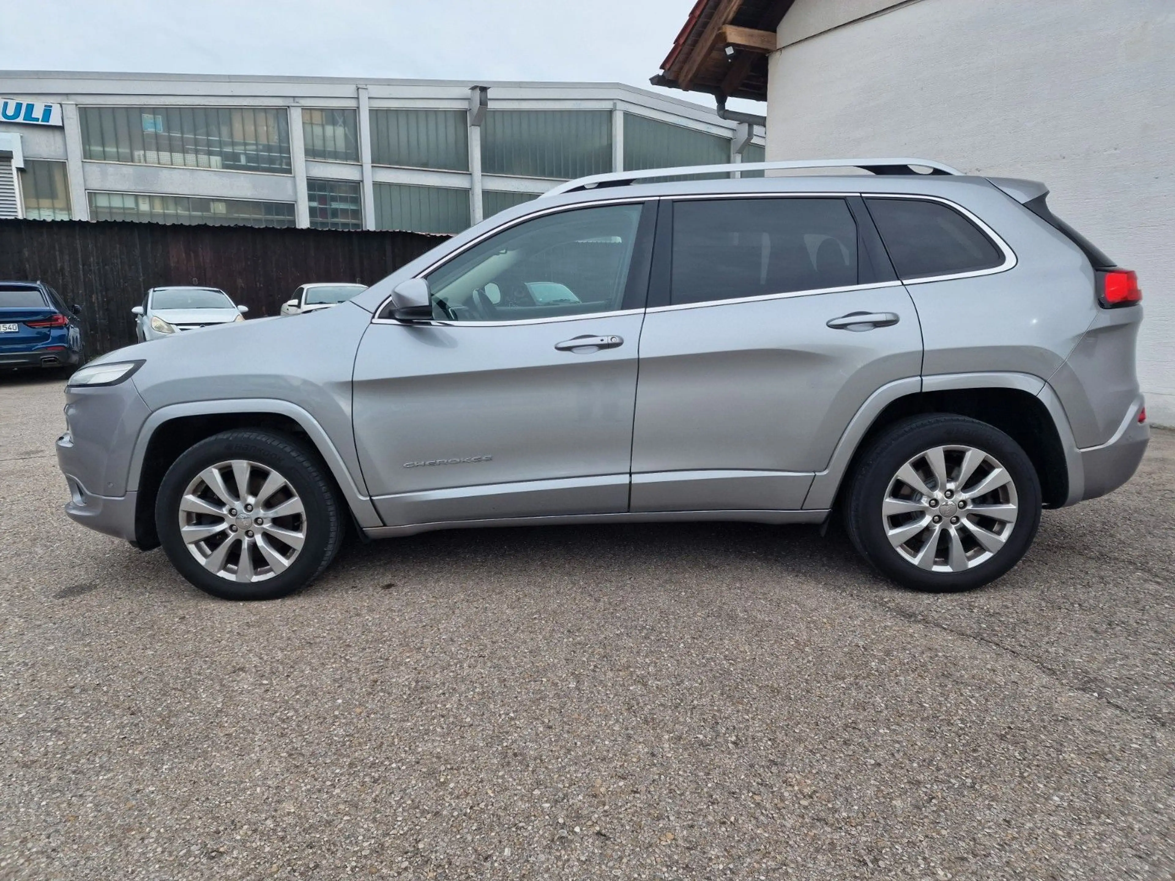 Jeep Cherokee 2.2 MultiJet 147 kW 4x4 Overland Autom. — photo 4