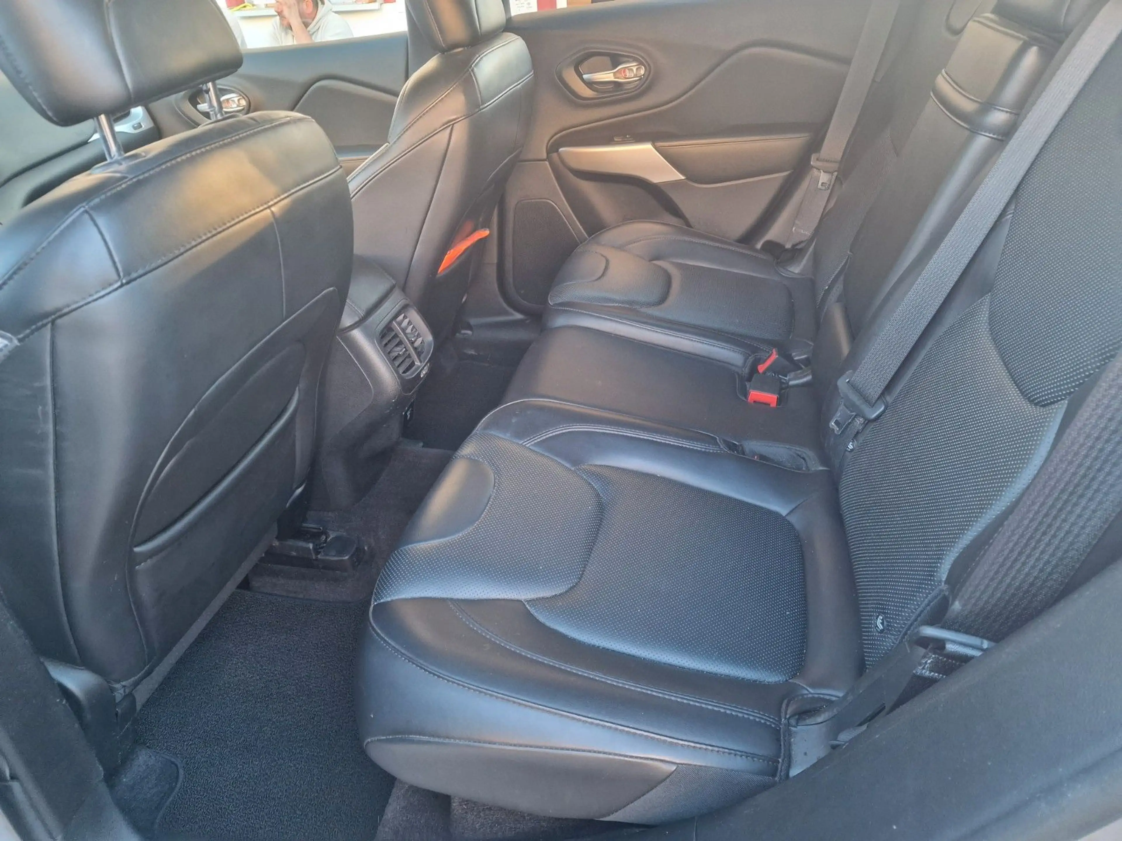 Jeep Cherokee 2.2 MultiJet 147 kW 4x4 Overland Autom. — photo 11