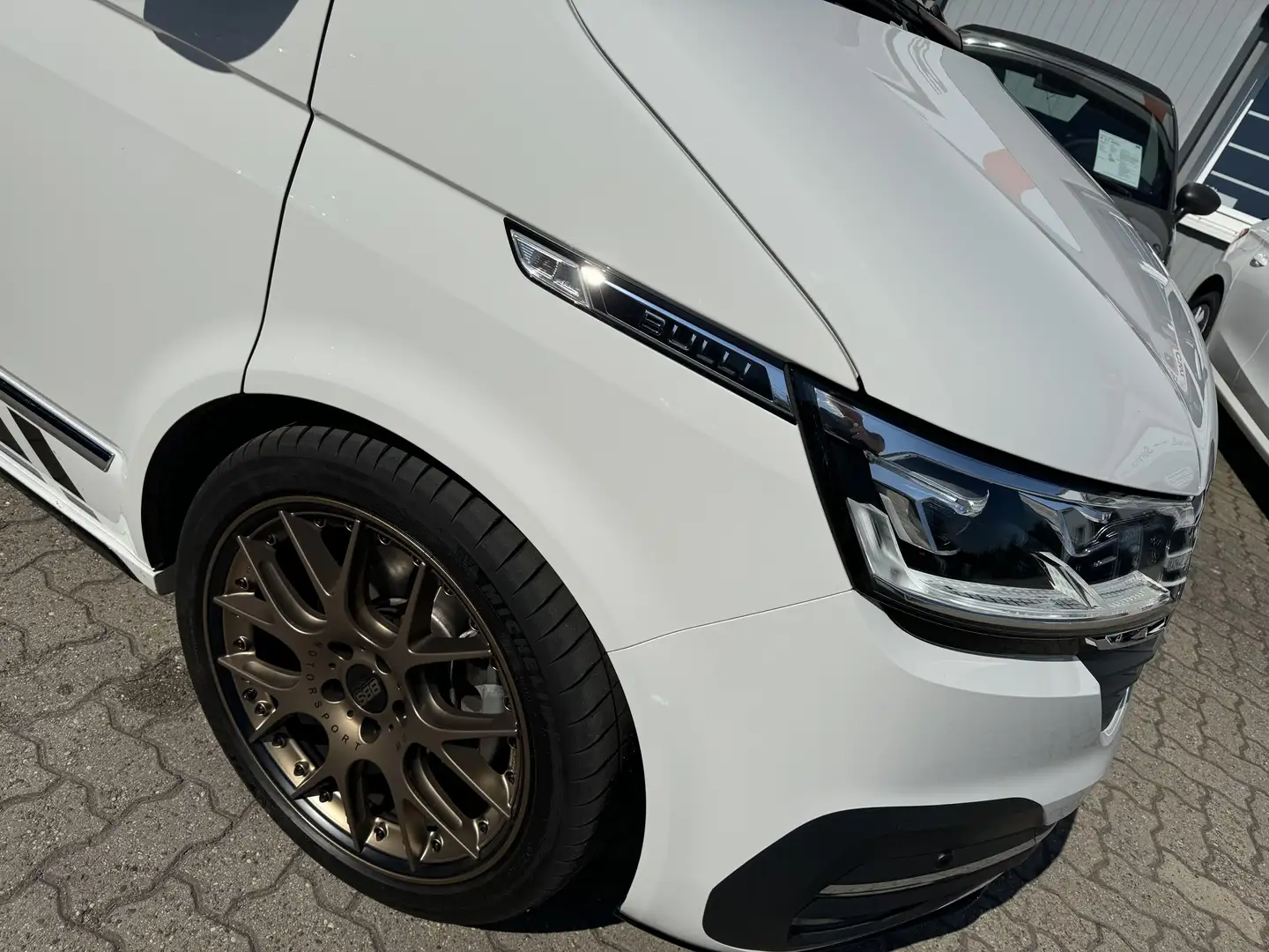 Volkswagen T6.1 Multivan Generation Six Sportpaket, Standheizung Bílá - 2