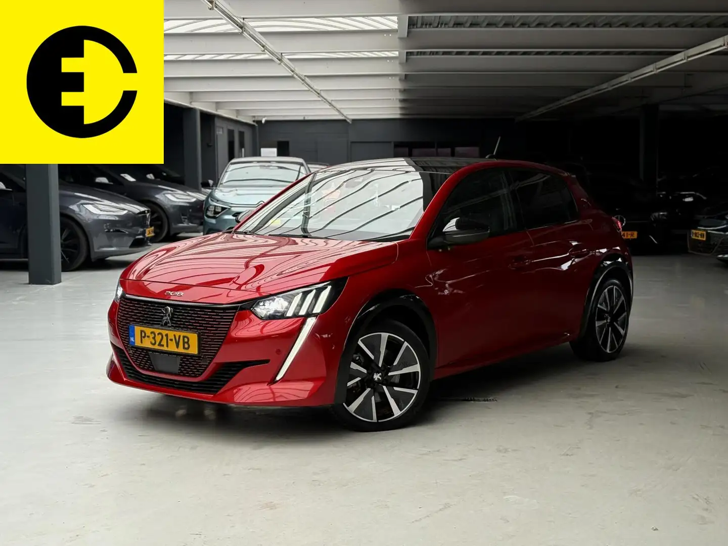 Peugeot e-208 EV GT Pack 50 kWh | 95% SOH | Panoramadak | Camera Rood - 1
