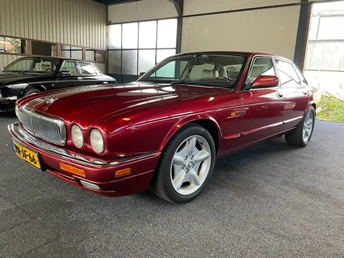 Jaguar XJ 4.0 SPORT Rojo - 1
