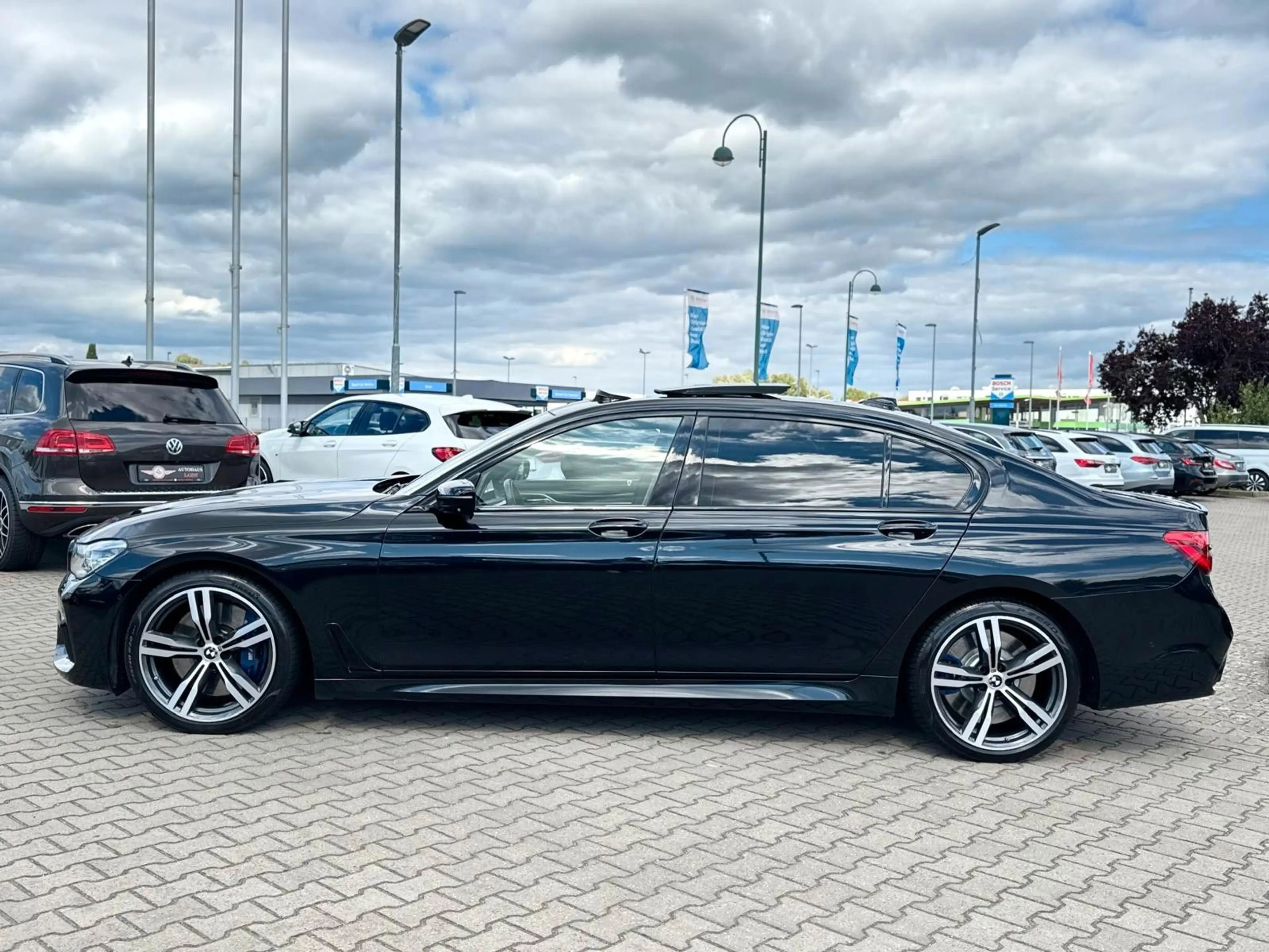 BMW 760 L i xDrive*PANO*HEAD-UP*360°K*KEYLESS*MASSA — photo 9