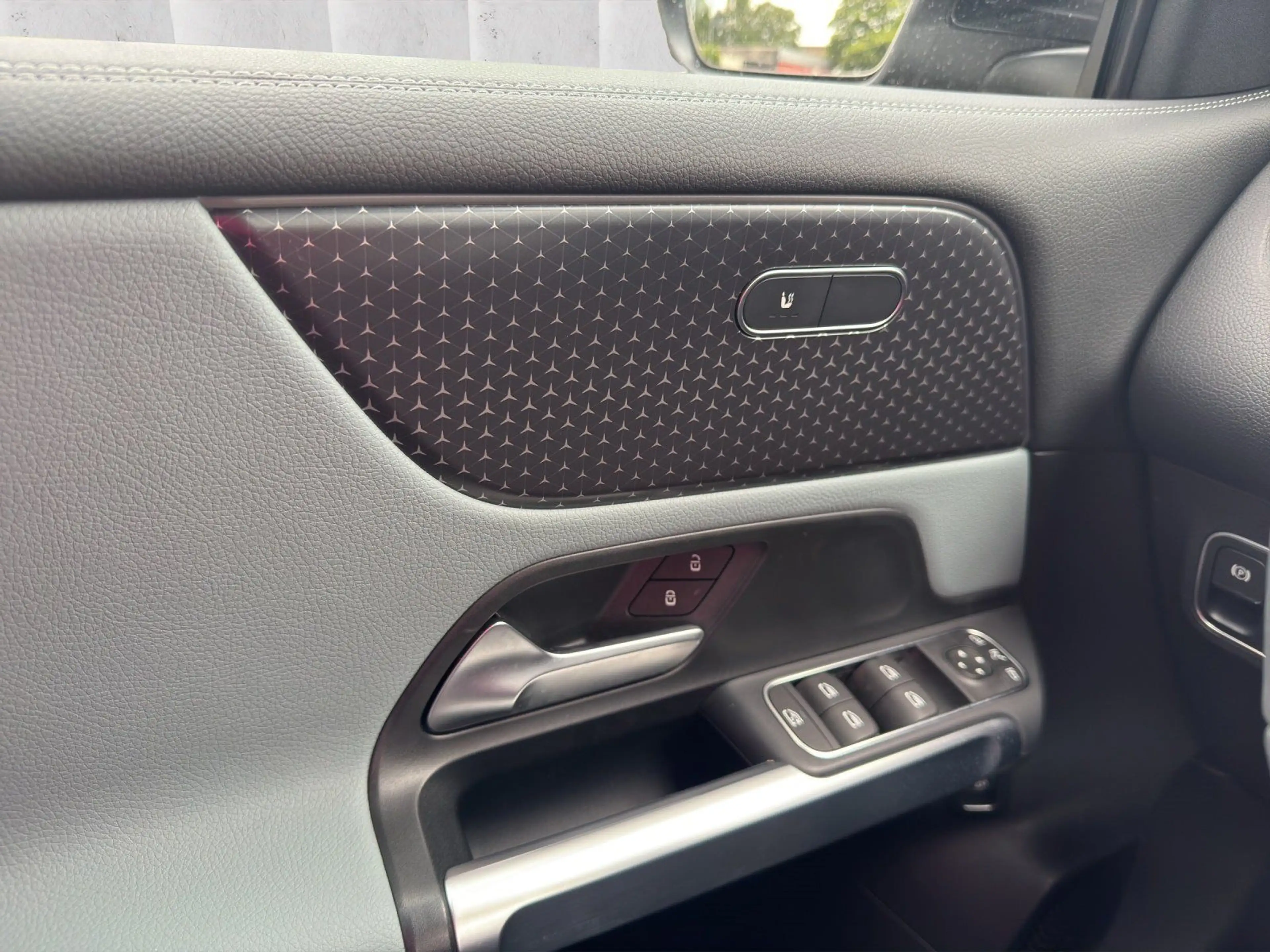 Mercedes-Benz EQB 350 Progressive 4Matic Pano 360° DIS 19"AMG — photo 12
