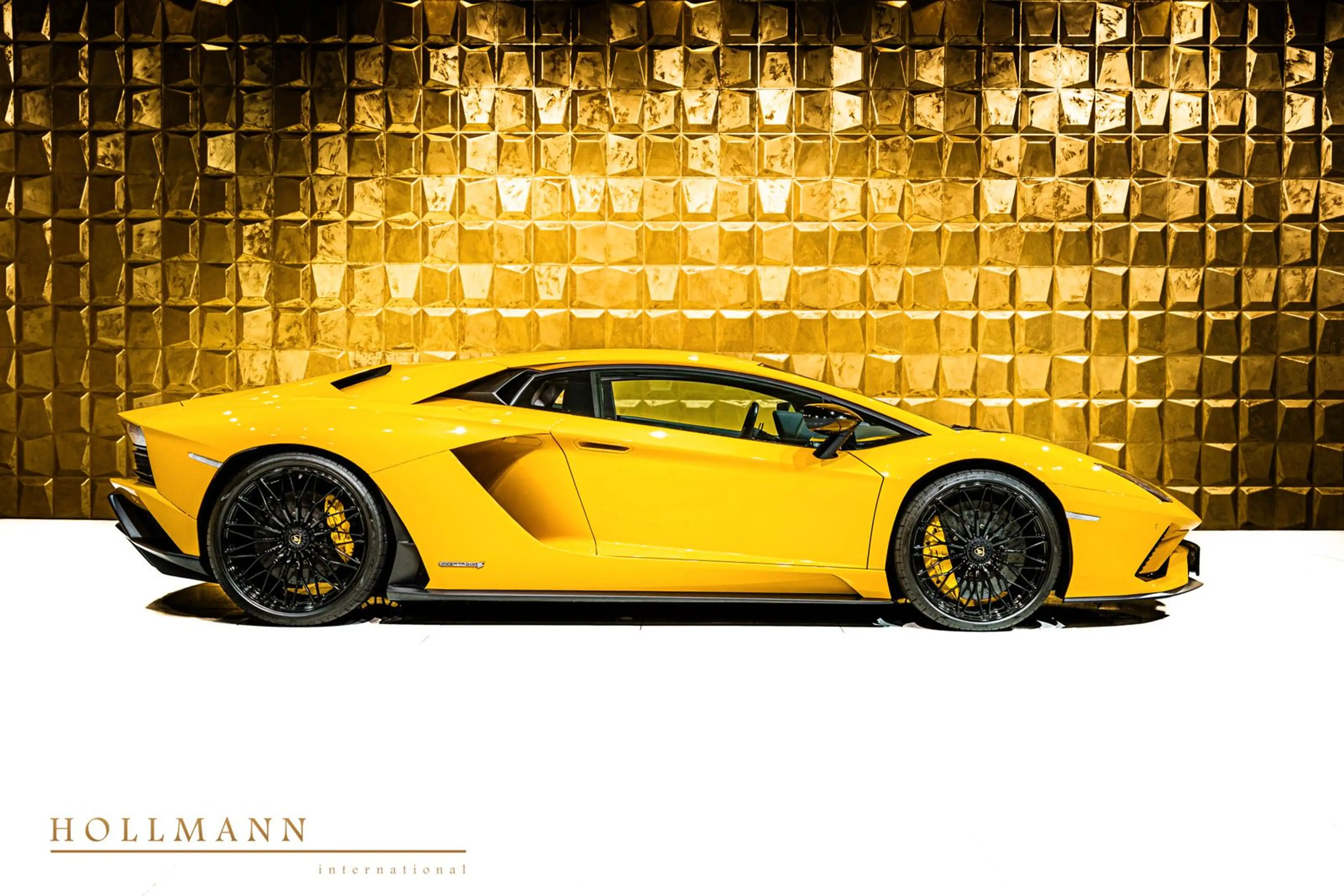 Lamborghini Aventador S + Alcantara+ Heated Seats+Camera — photo 12