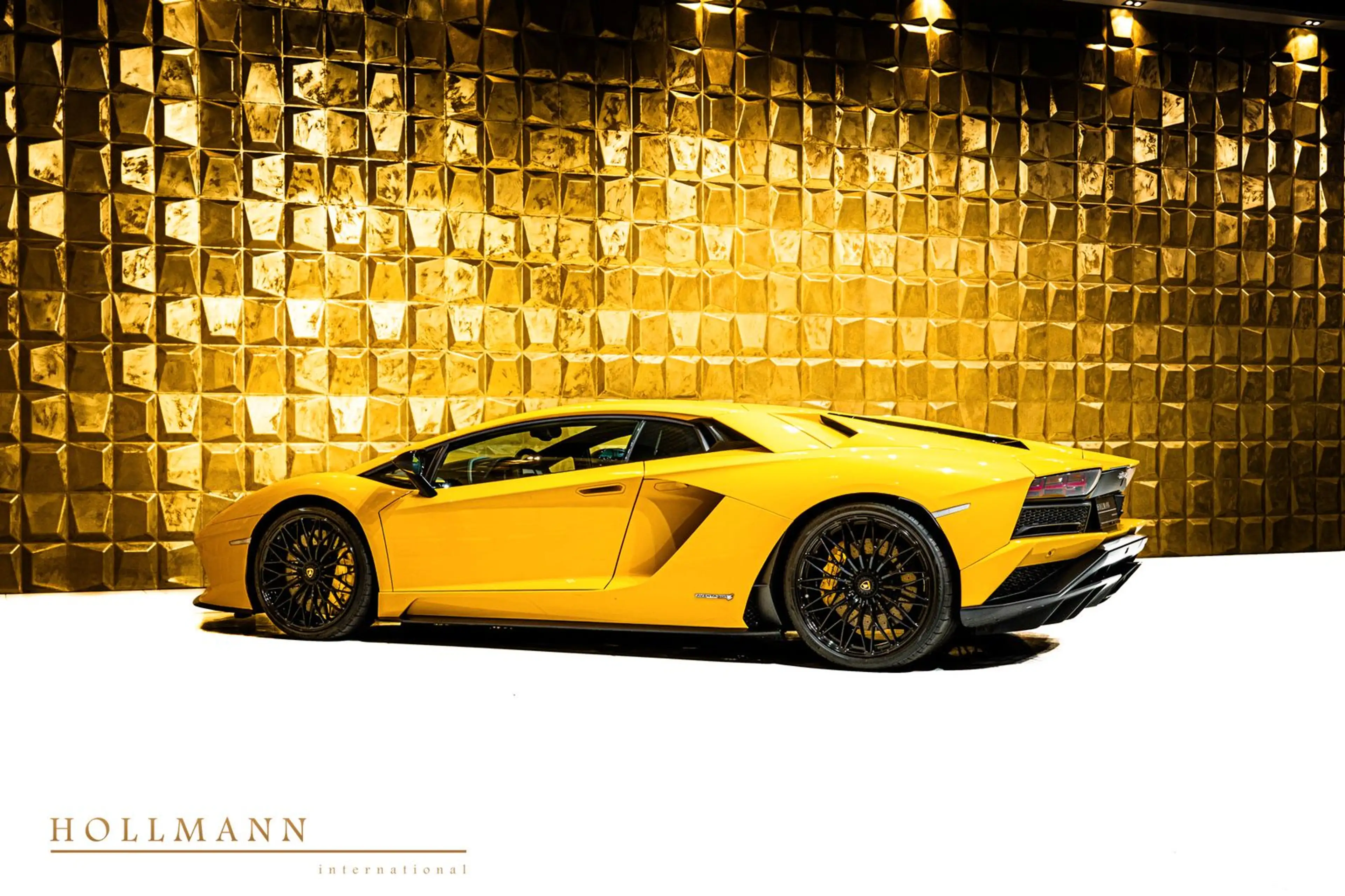 Lamborghini Aventador S + Alcantara+ Heated Seats+Camera — photo 5