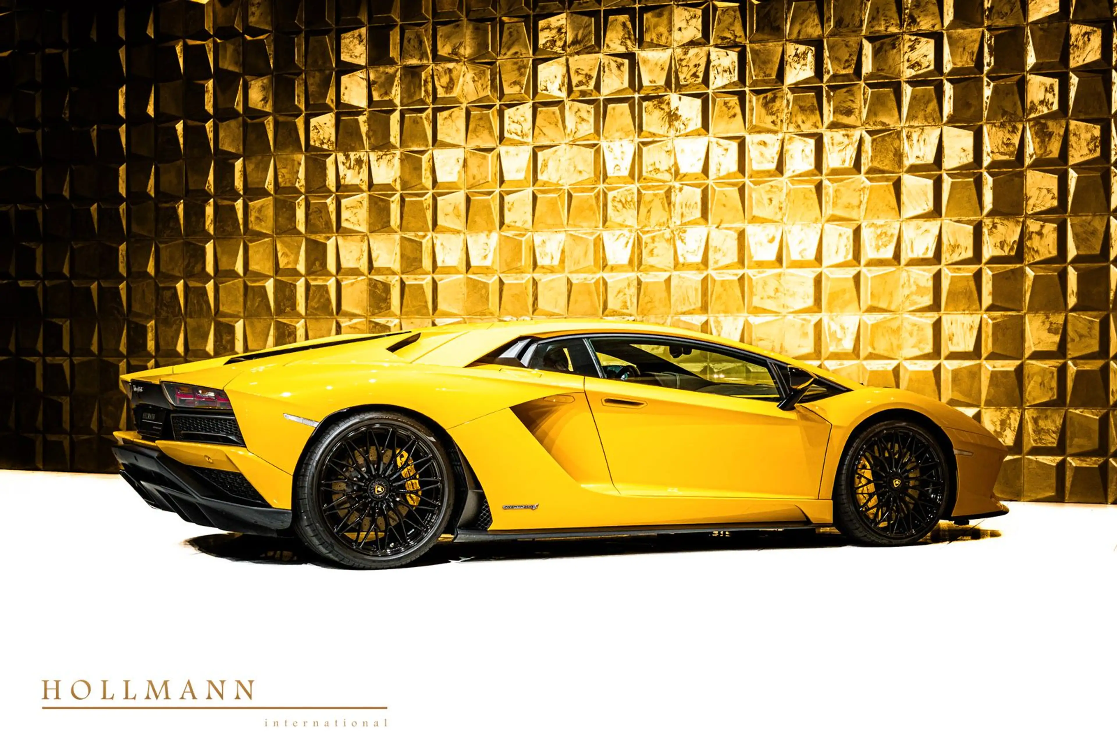 Lamborghini Aventador S + Alcantara+ Heated Seats+Camera — photo 3