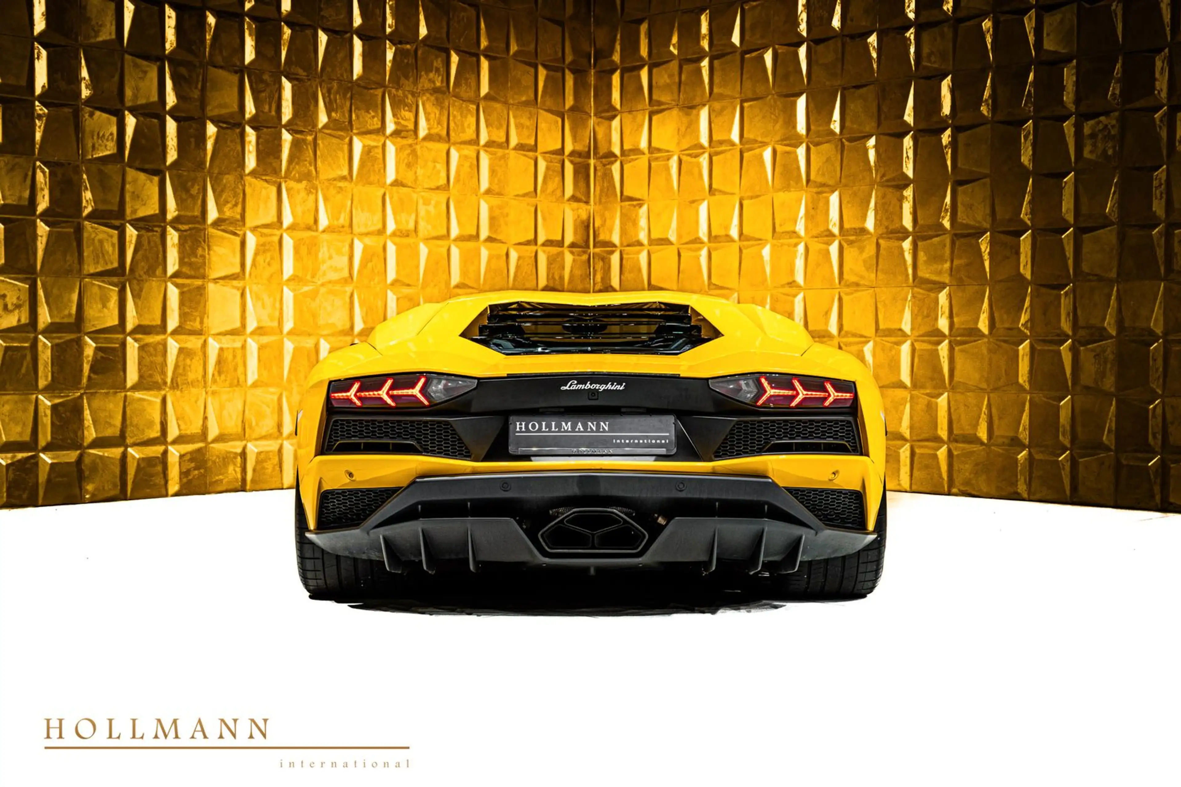 Lamborghini Aventador S + Alcantara+ Heated Seats+Camera — photo 4