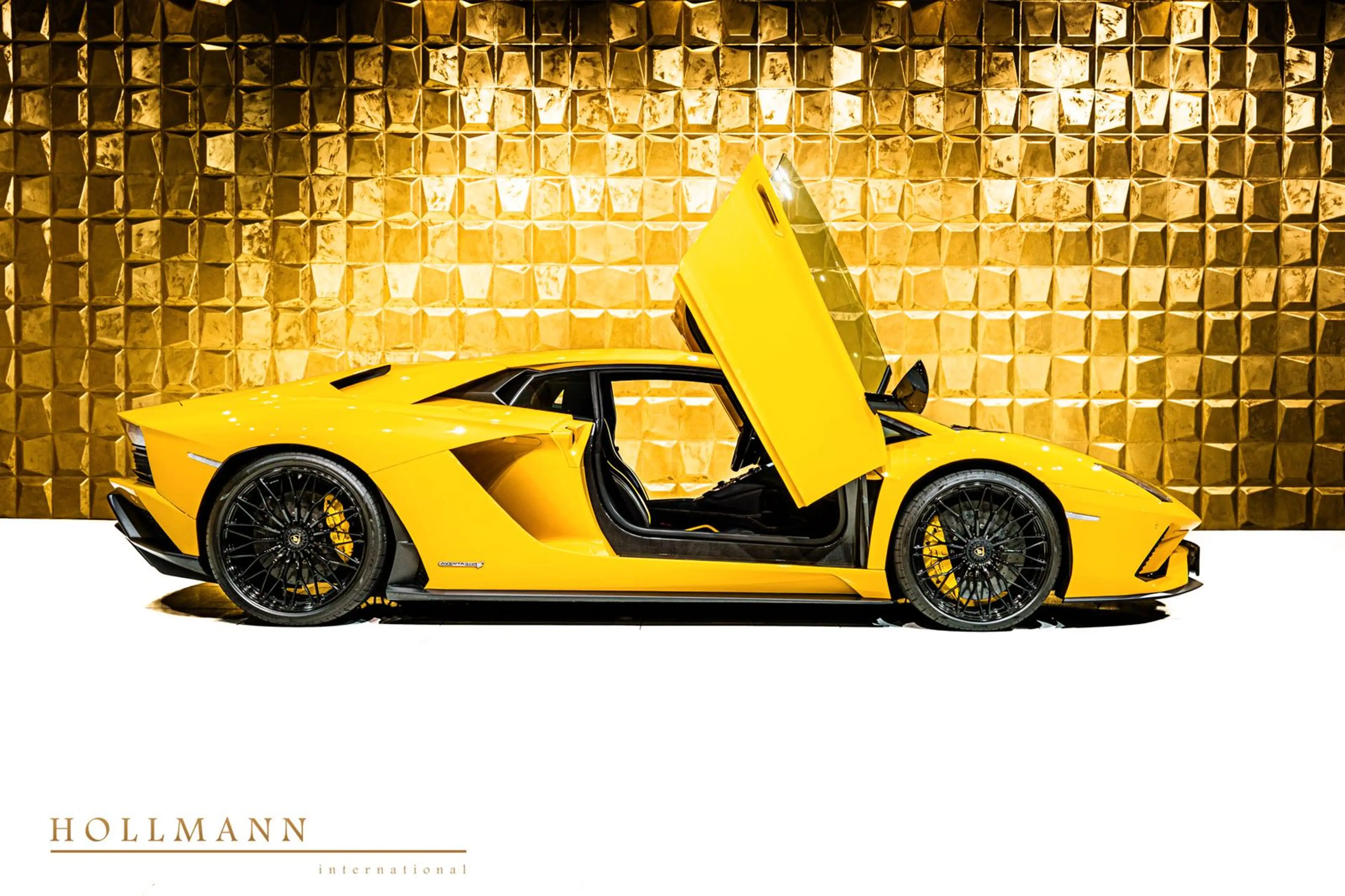 Lamborghini Aventador S + Alcantara+ Heated Seats+Camera — photo 13