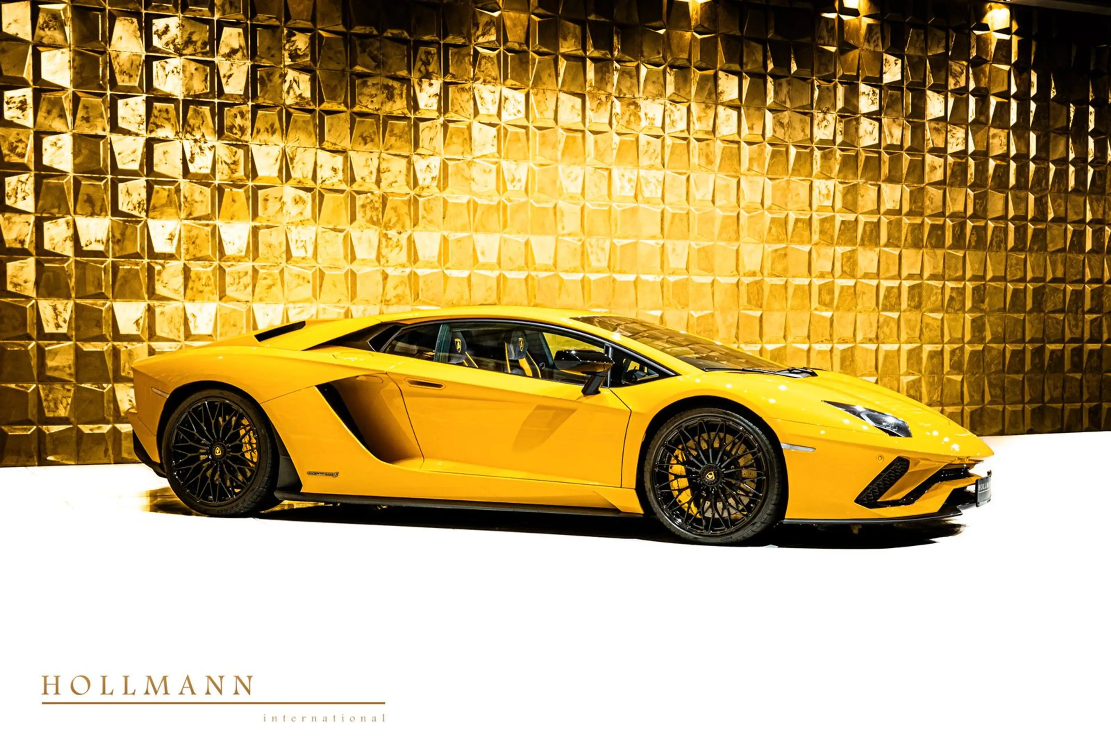 Lamborghini Aventador S + Alcantara+ Heated Seats+Camera — photo 2