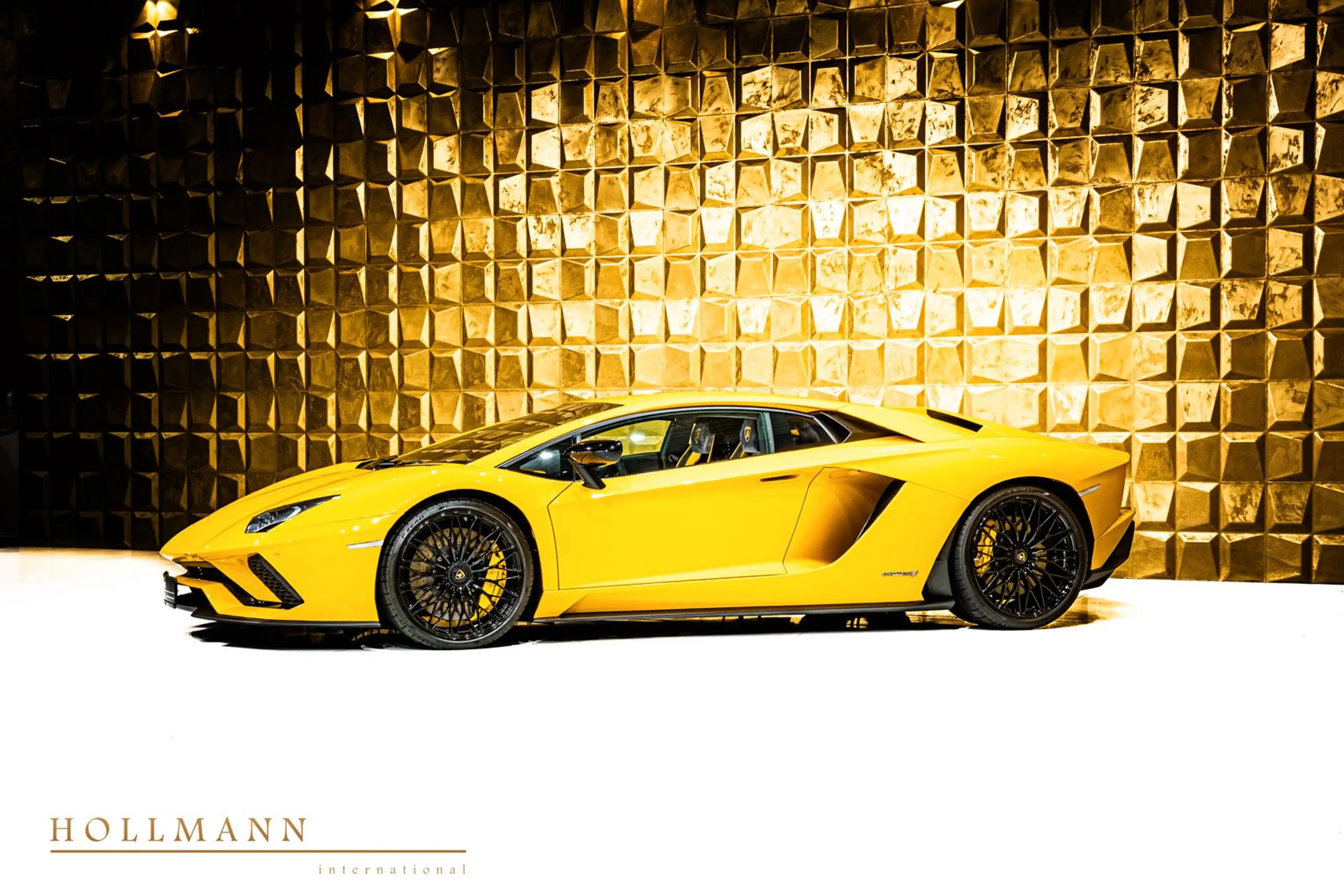 Lamborghini Aventador S + Alcantara+ Heated Seats+Camera — photo 6