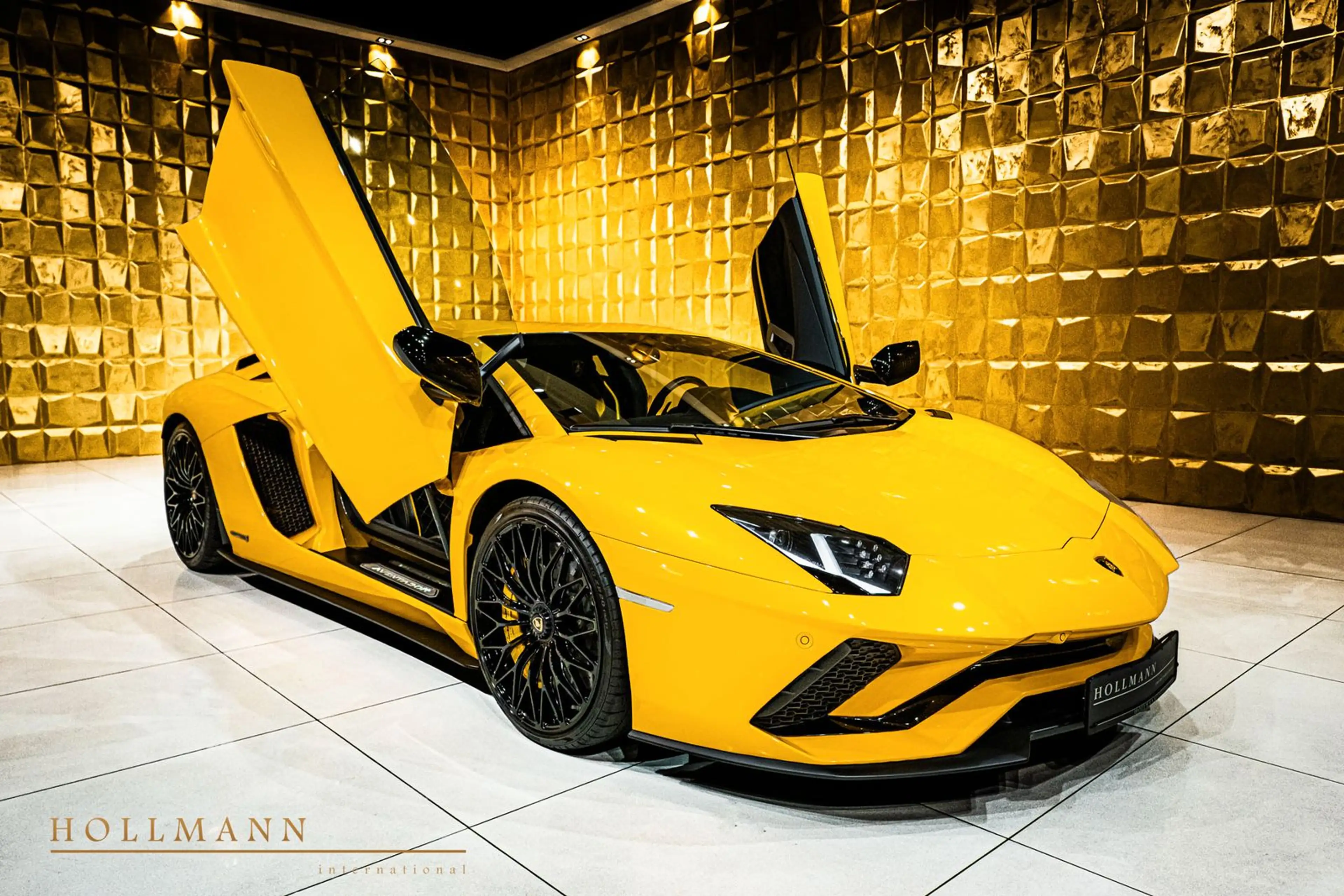 Lamborghini Aventador S + Alcantara+ Heated Seats+Camera — photo 8