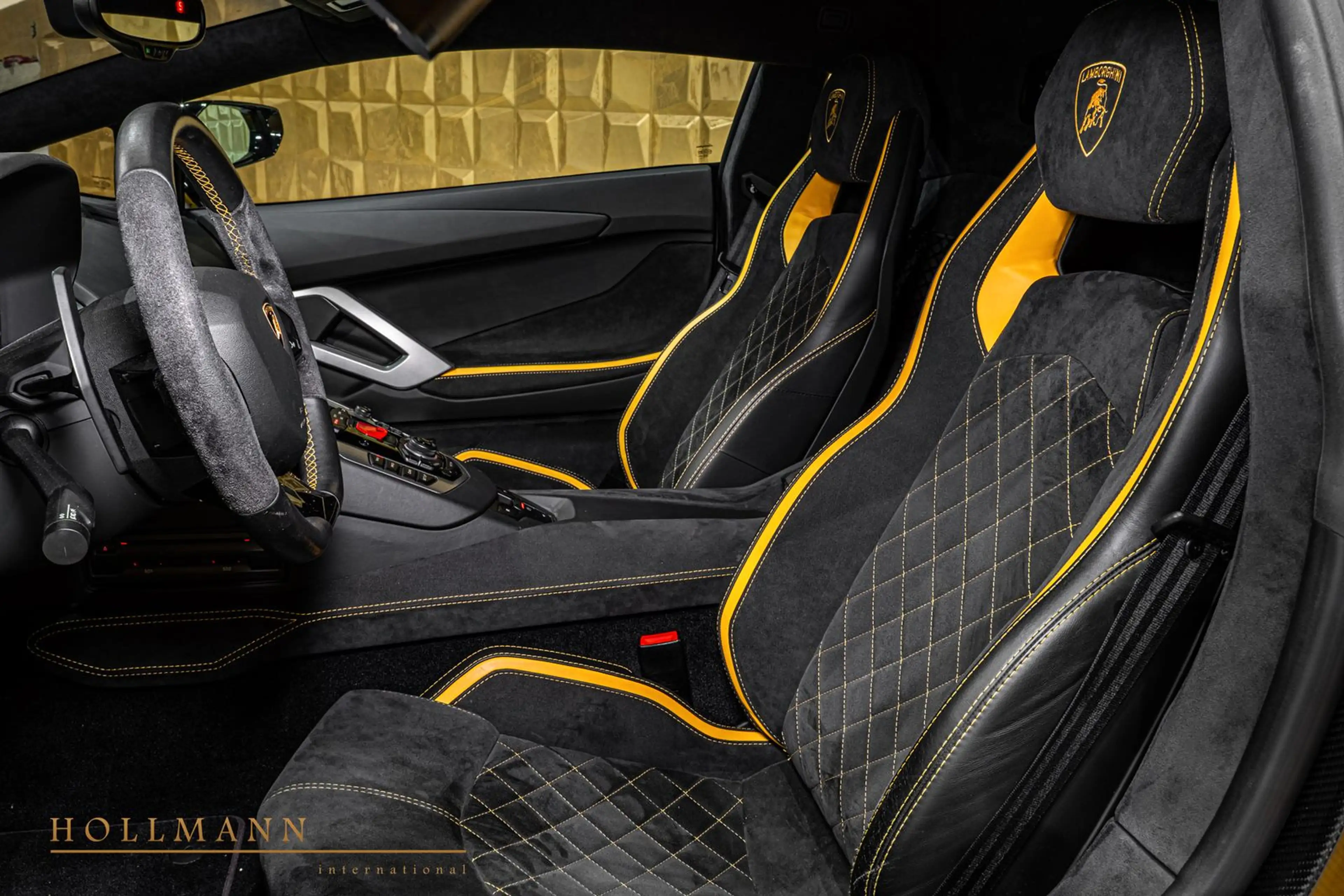 Lamborghini Aventador S + Alcantara+ Heated Seats+Camera — photo 14