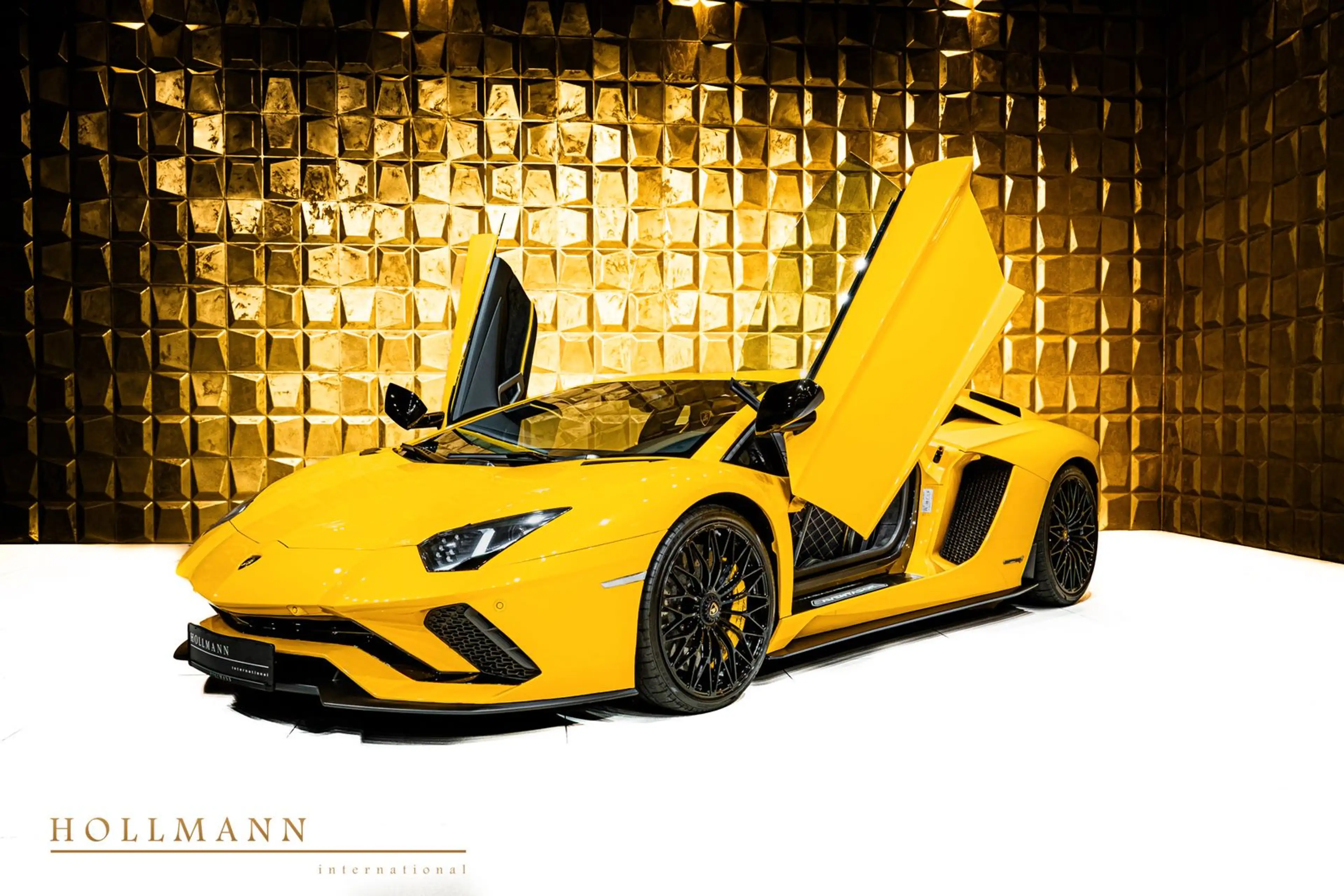 Lamborghini Aventador S + Alcantara+ Heated Seats+Camera — photo 7