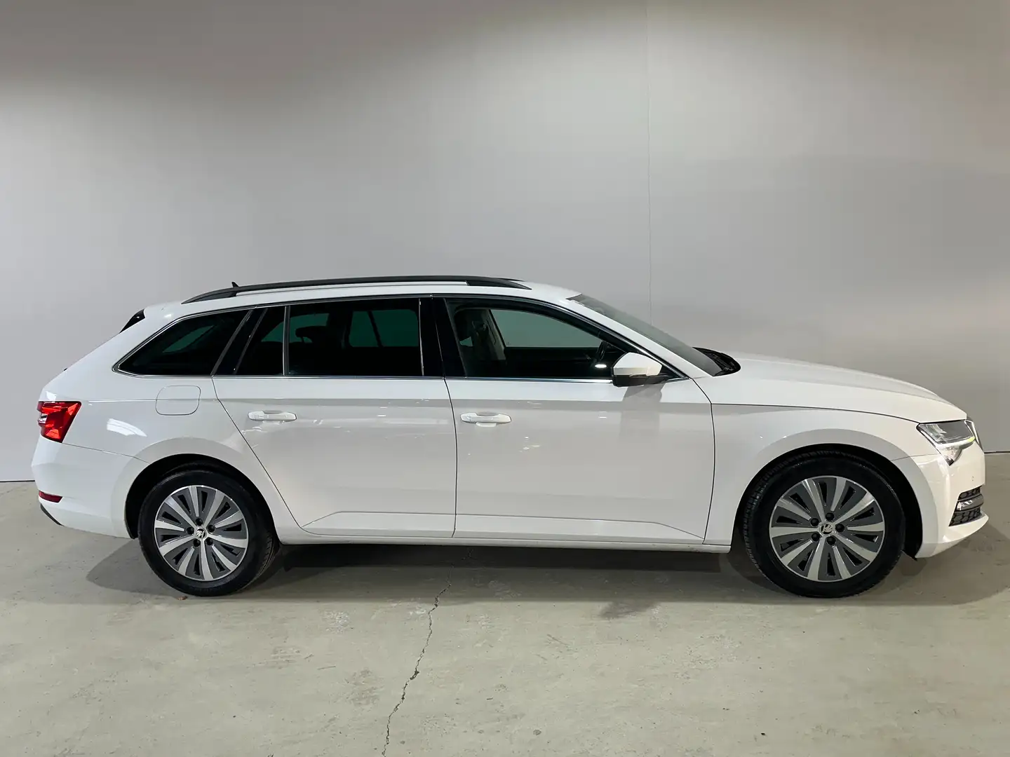 Skoda Superb Ambition | Keyless | Virtual | AHK | LED | ACC | Weiß - 2