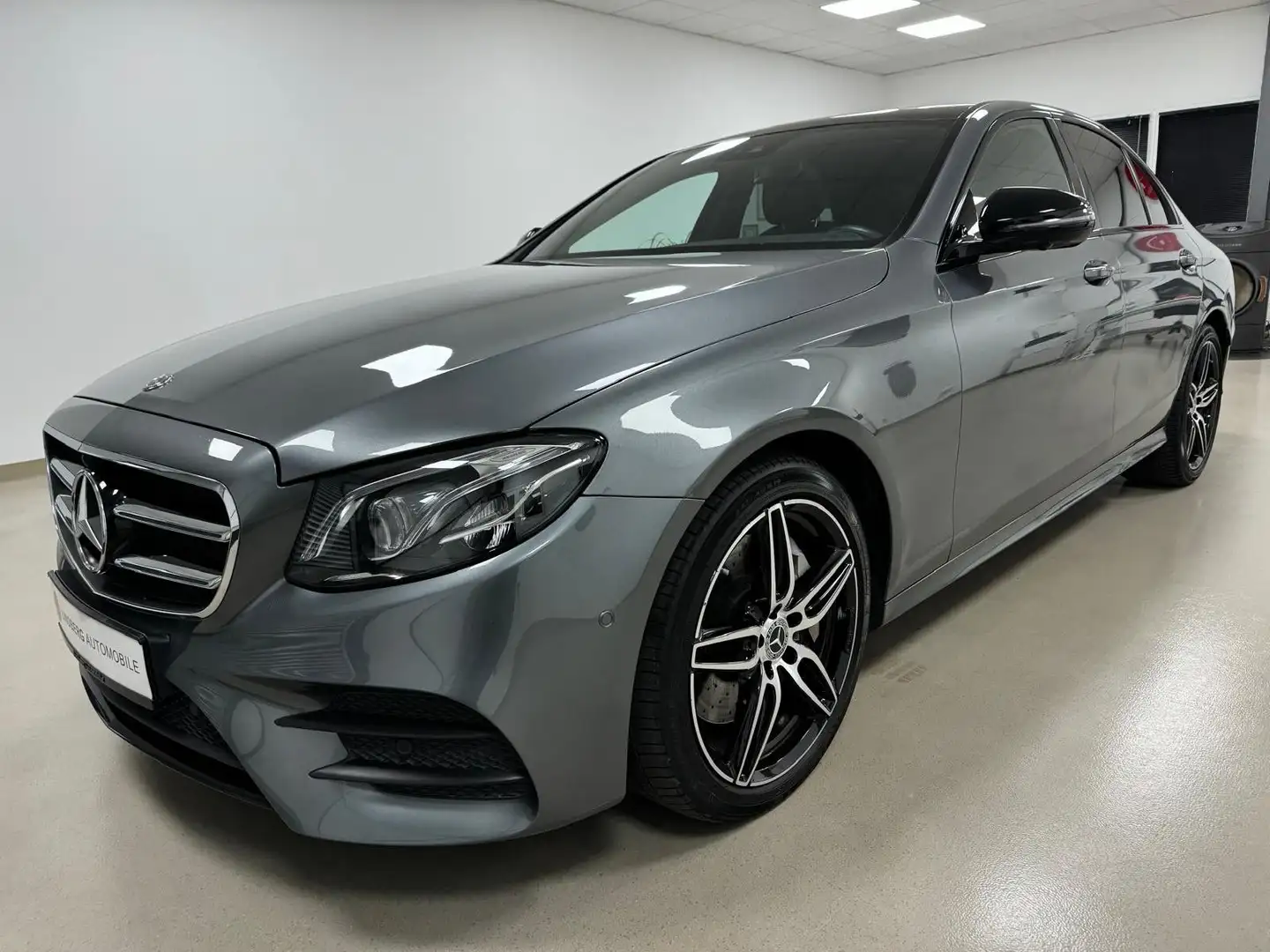 Mercedes-Benz E 400 Lim. E 400 d 4Matic AMG-Line*ASST*NAVI*PANO*360° Grau - 1