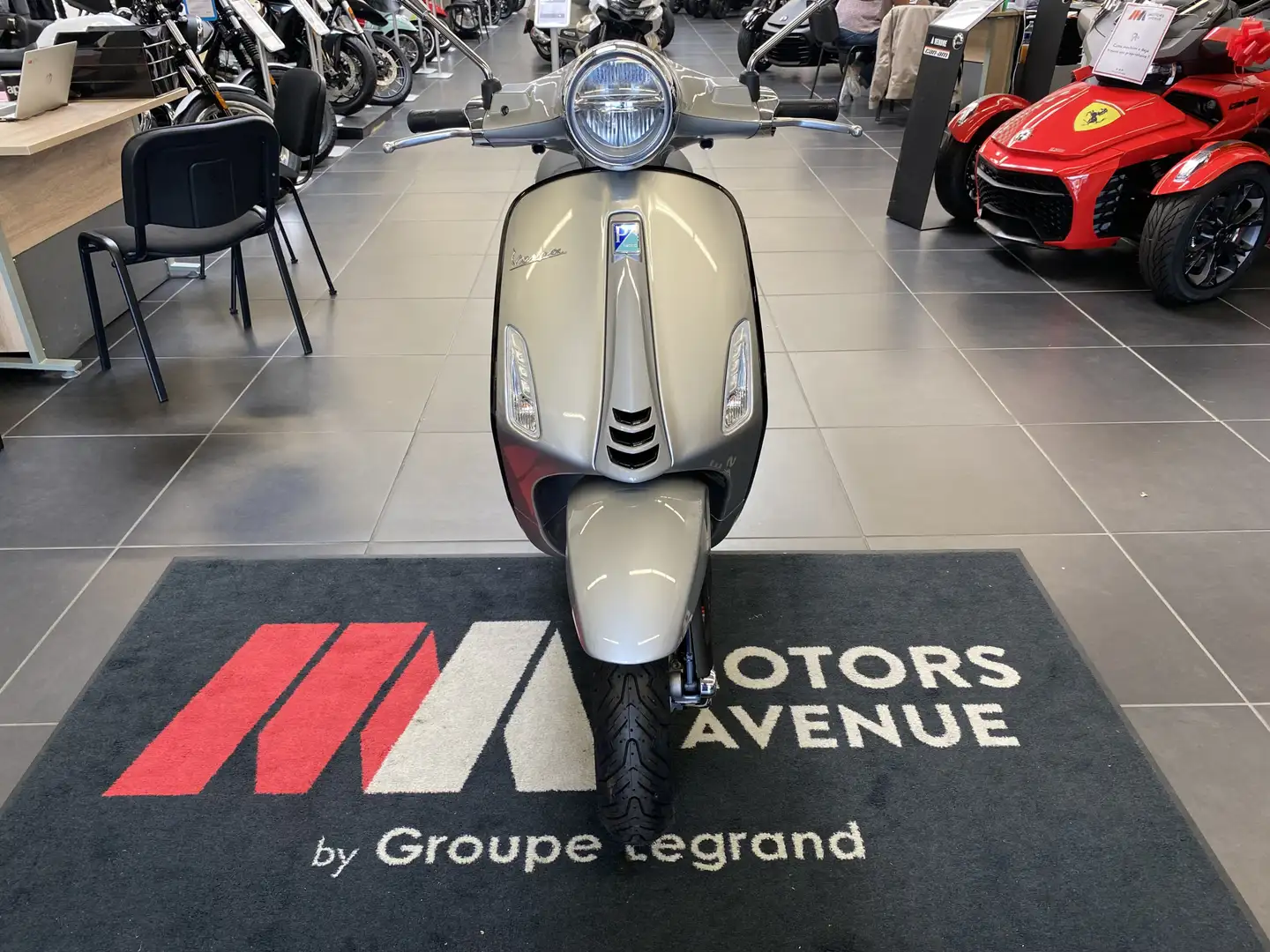 Vespa Primavera 125 Gris - 2
